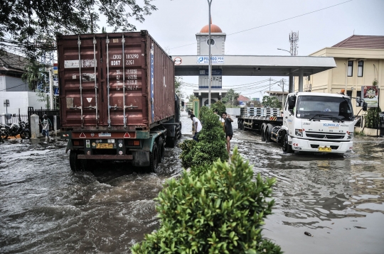 Pelabuhan Sunda Kelapa Terendam Banjir Rob