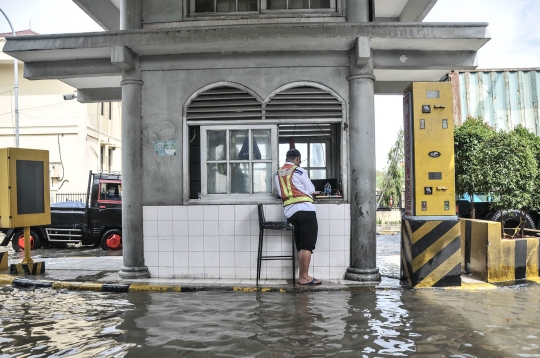 Pelabuhan Sunda Kelapa Terendam Banjir Rob