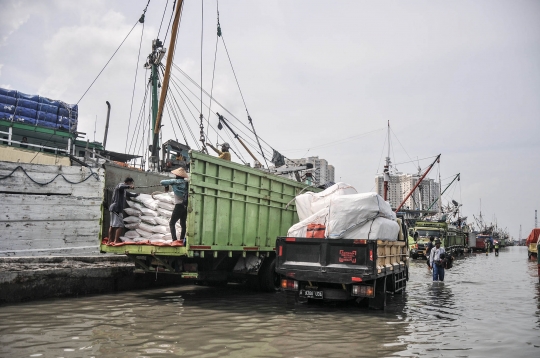 Pelabuhan Sunda Kelapa Terendam Banjir Rob