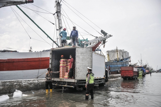 Pelabuhan Sunda Kelapa Terendam Banjir Rob