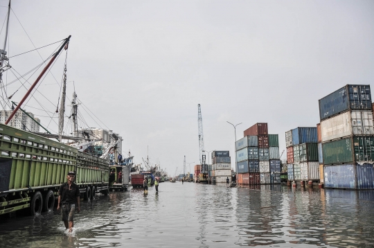 Pelabuhan Sunda Kelapa Terendam Banjir Rob