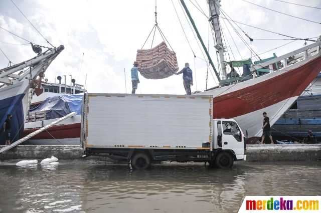 Foto Pelabuhan Sunda Kelapa Terendam Banjir Rob