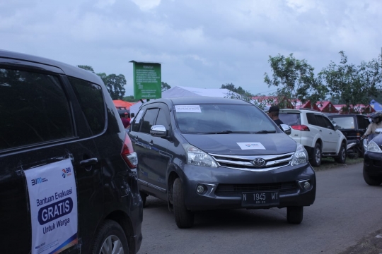 BRI Kerahkan 12 Mobil untuk Evakuasi Korban Erupsi Gunung Semeru