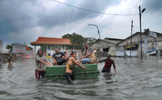 Banjir Rob 1 Meter Rendam Kawasan Sunda Kelapa