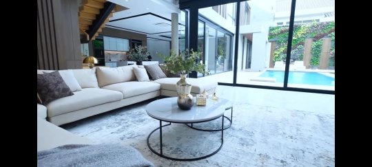 Ini Detail Ruang Keluarga di Rumah Titi Kamal yang Elegan, Kurang Lengkap Tanpa Piano