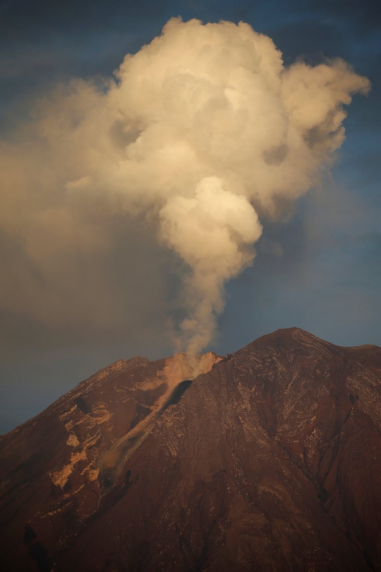 Aktivitas Gunung Semeru Terpantau Fluktuatif