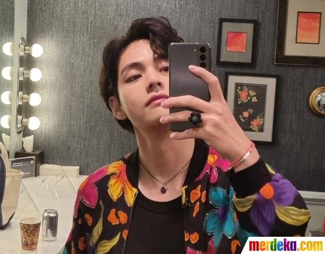 Foto : Resmi Miliki Akun Instagram Pribadi, Intip 5 Unggahan V BTS yang