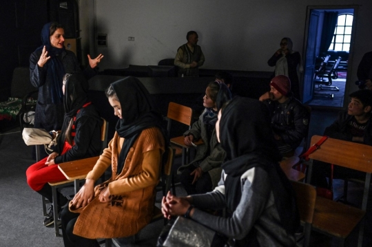 Radio Wanita Afghanistan Bertahan di Tengah Kekuasaan Taliban