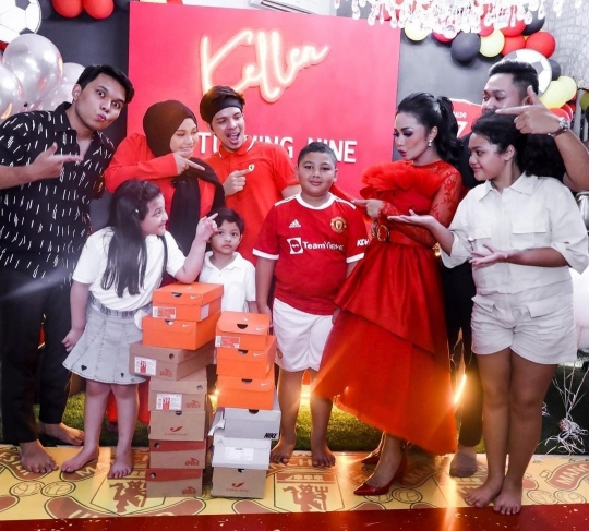 5 Potret Ultah Kellen Anak Krisdayanti yang Bertema MU, Tak Dihadiri Raul Lemos