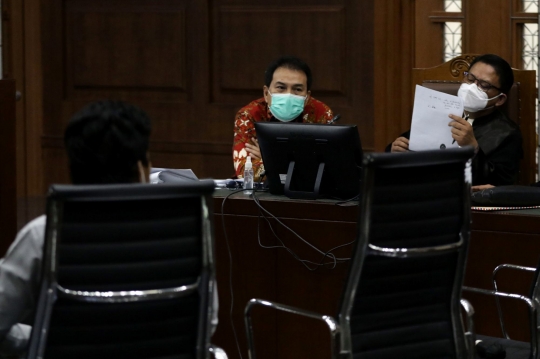 Sidang Azis Syamsuddin Simak Keterangan Saksi-Saksi