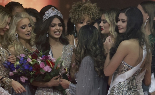 Pesona Miss India Harnaaz Sandhu Raih Mahkota Miss Universe 2021