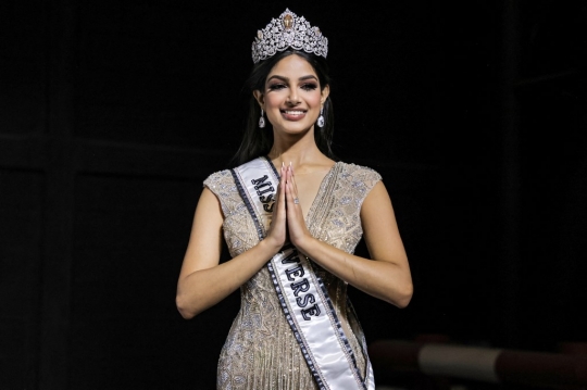 Pesona Miss India Harnaaz Sandhu Raih Mahkota Miss Universe 2021