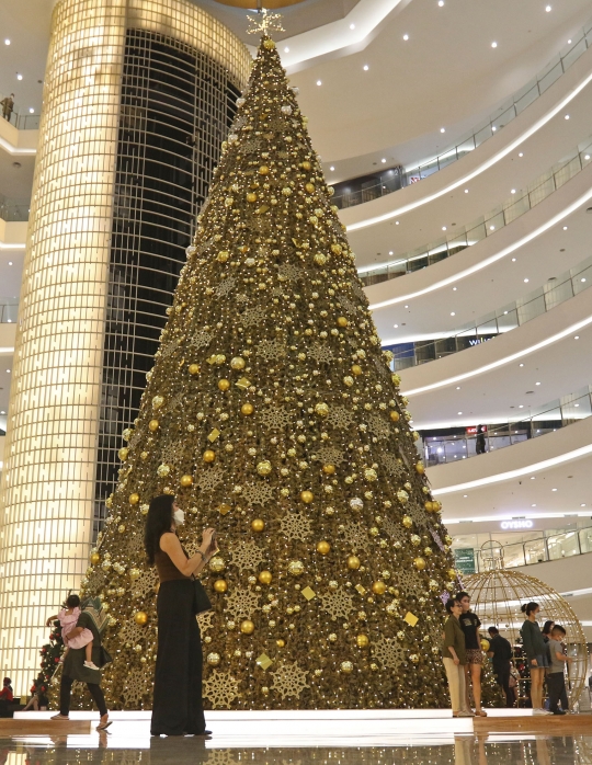 Pohon Natal 18 Meter di Senayan City