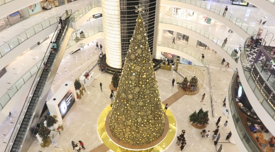 Pohon Natal 18 Meter di Senayan City
