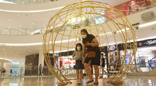 Pohon Natal 18 Meter di Senayan City