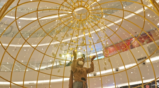 Pohon Natal 18 Meter di Senayan City