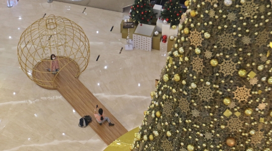 Pohon Natal 18 Meter di Senayan City
