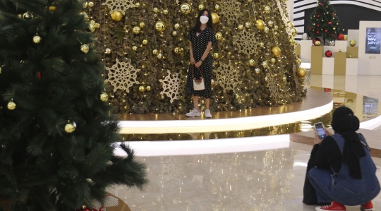 Pohon Natal 18 Meter di Senayan City