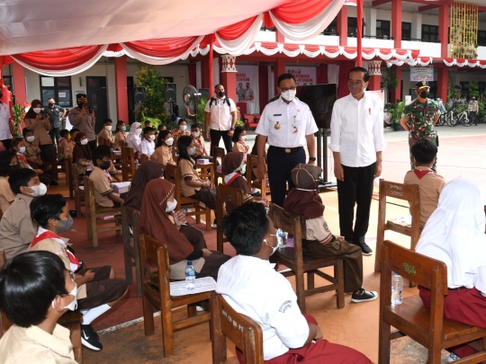 Jokowi Tinjau Vaksinasi Covid-19 untuk Anak Usia 6-11 Tahun