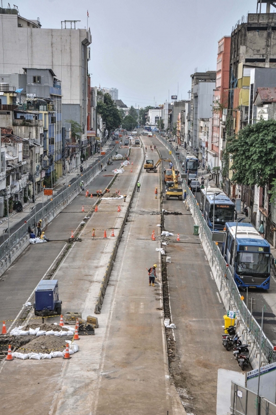 Memantau Progres Pembangunan MRT Fase 2 Glodok-Kota