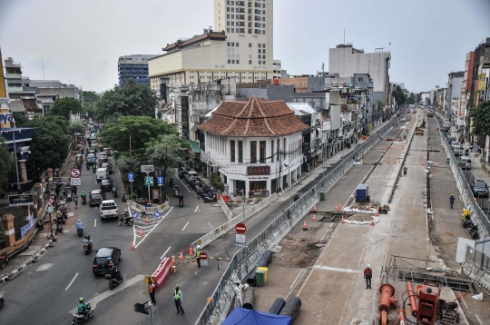 Memantau Progres Pembangunan MRT Fase 2 Glodok-Kota