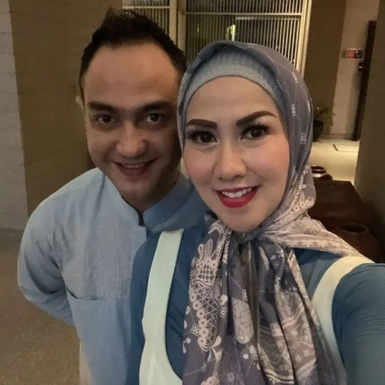 Potret Kedekatan Vania Anak Venna Melinda dengan Ferry Irawan, Sudah Sebut Papa