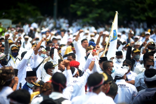 Aksi Demo Kepala Desa di Monas