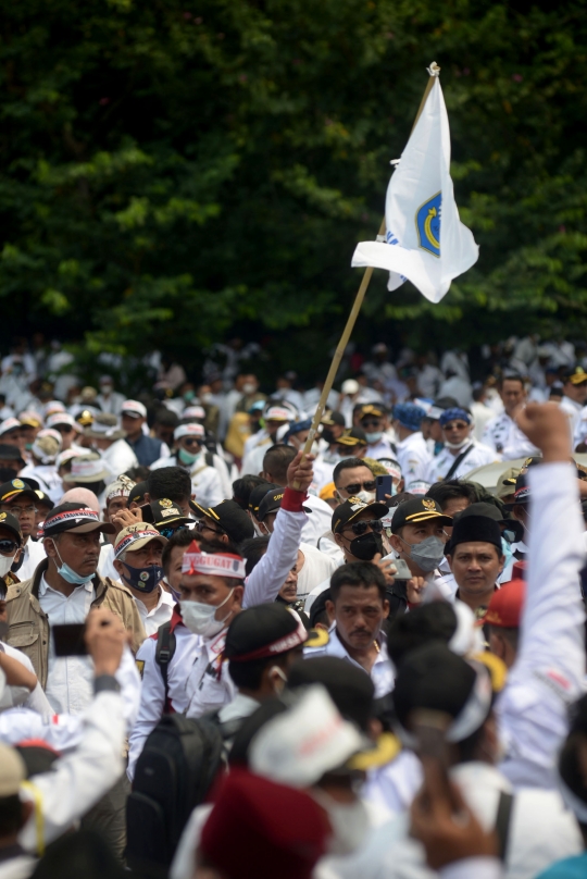 Aksi Demo Kepala Desa di Monas