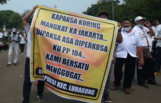 Aksi Demo Kepala Desa di Monas