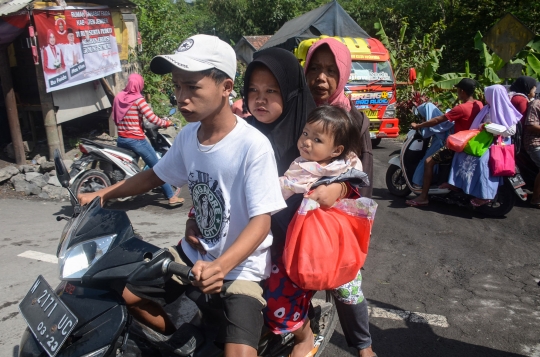 Kepanikan Warga saat Gunung Semeru Kembali Erupsi