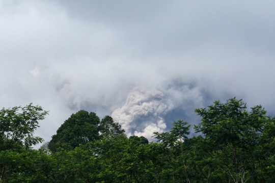 Kepanikan Warga saat Gunung Semeru Kembali Erupsi