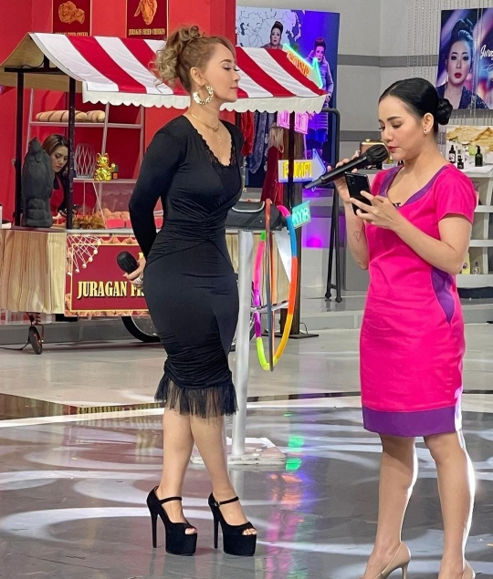 4 Potret Inul Daratista Pamer Body Goals Bak Gitar Spanyol, Asli Kece Banget