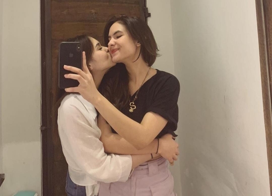 5 Potret Persahabatan Laura Anna Bersama Steffi Zamora, Lengket Bak Prangko