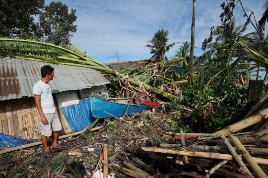 Porak-poranda Filipina Dihantam Topan Super Rai