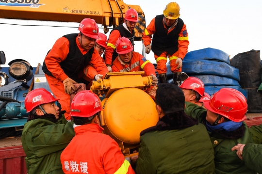 Penyelamatan Puluhan Pekerja yang Terjebak di Tambang Batu Bara China