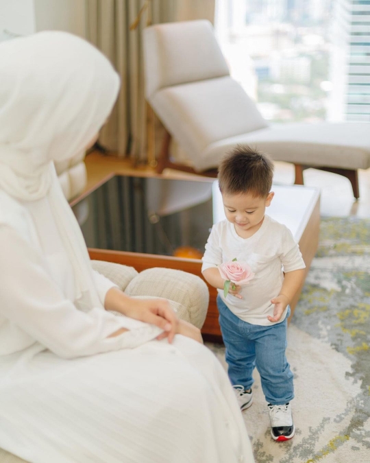 Makin Ganteng, Ini Potret Terbaru Baby Athar Anak Citra Kirana Kini Menginjak 1 Tahun