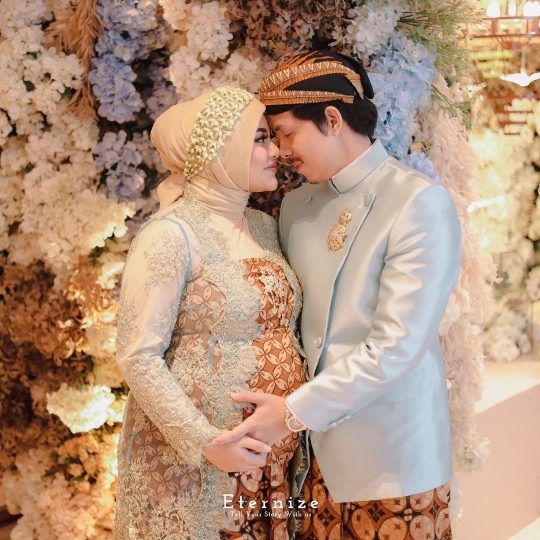 7 Potret Acara Tujuh Bulanan Aurel Hermansyah, Penampilan Bumil Dipuji Makin Cantik
