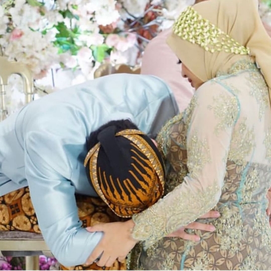 7 Potret Acara Tujuh Bulanan Aurel Hermansyah, Penampilan Bumil Dipuji Makin Cantik