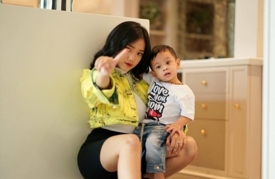 Cute! Potret Kebersamaan Fuji dan Gala, Ekspresinya Bikin Gemas Netizen