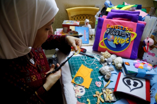 Uniknya Mendidik Anak Lewat Buku Interaktif Terbuat dari Kain