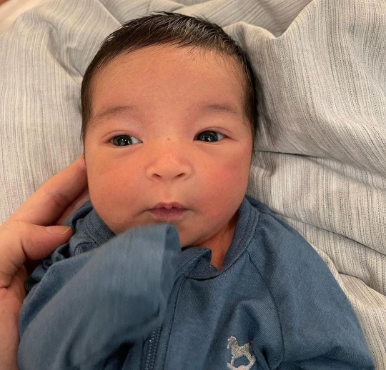 Potret Ganteng Baby Aizen Anak Erick Iskandar dan Vanessa yang Blasteran Brazil