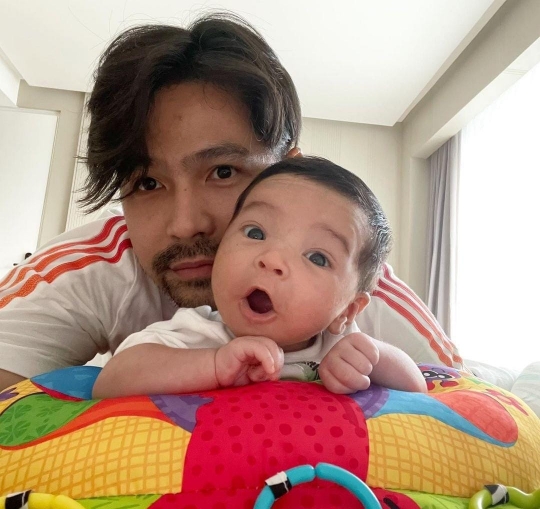 Potret Ganteng Baby Aizen Anak Erick Iskandar dan Vanessa yang Blasteran Brazil