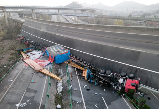 Kondisi Jalan Layang Ambruk yang Tewaskan Empat Orang di China