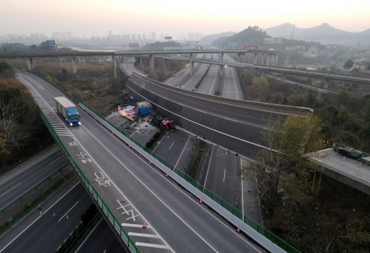Kondisi Jalan Layang Ambruk yang Tewaskan Empat Orang di China