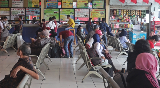 Arus Mudik Nataru di Terminal Kampung Rambutan Alami Kenaikan