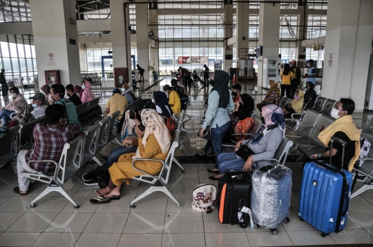 Arus Mudik Natal dan Tahun Baru di Terminal Pulogebang