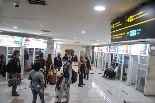 Arus Mudik Natal dan Tahun Baru di Terminal Pulogebang