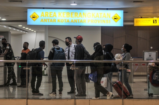 Arus Mudik Natal dan Tahun Baru di Terminal Pulogebang