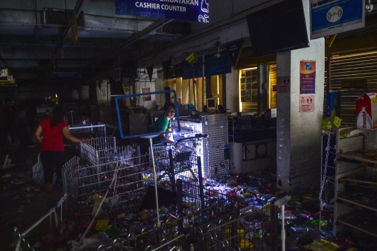 Aksi Warga Jarah Supermarket di Tengah Banjir Malaysia