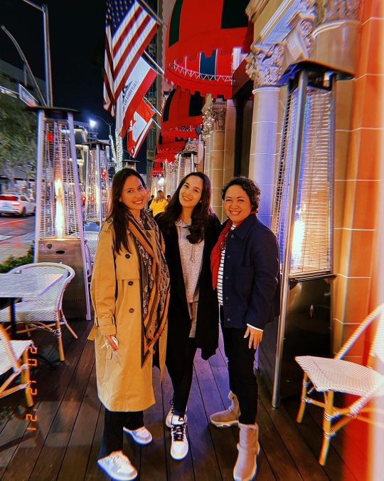 Potret Pevita Pearce & Chelsea Islan Bertemu di Amerika, Penampilannya Curi Perhatian